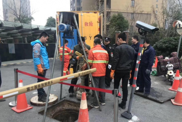下水道疏通，市政清淤，打捞各种物品，清理化粪池，高压清洗下水